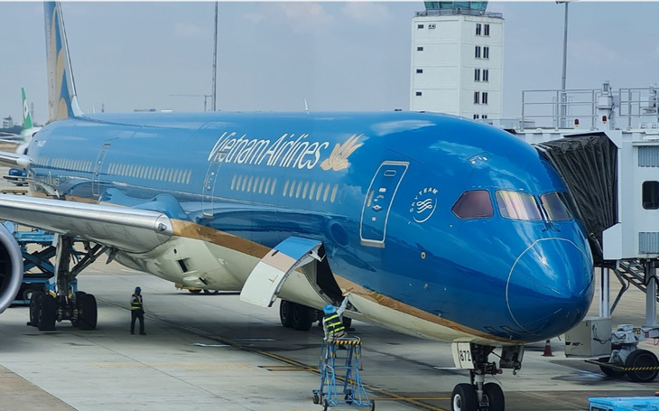 Vietnam Airlines đối diện nguy cơ bị hủy niêm yết?