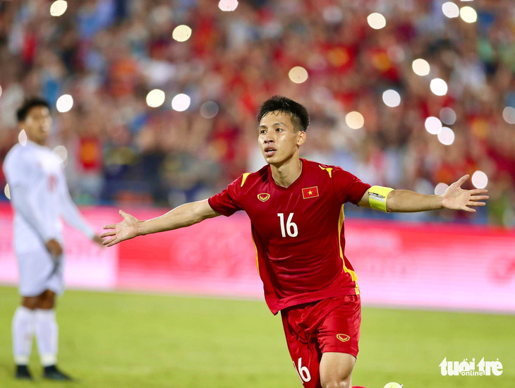 Giá vé chợ đen trận bán kết U23 Việt Nam - U23 Malaysia trên sân Việt Trì bắt đầu nóng - Ảnh 2.