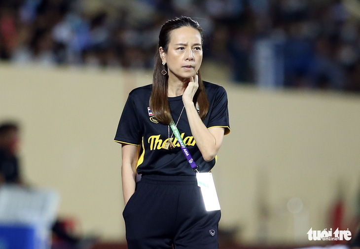 Nữ trưởng đoàn U23 Thái Lan bị thủ môn Kawin làm chấn thương mũi - Ảnh 7.
