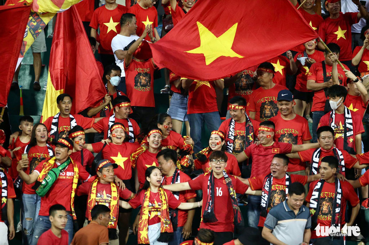 Giá vé chợ đen trận bán kết U23 Việt Nam - U23 Malaysia trên sân Việt Trì bắt đầu nóng - Ảnh 1.