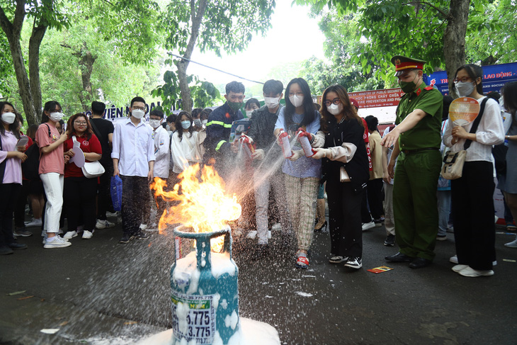 Trẻ mẫu giáo cũng được học phòng cháy, chữa cháy - Ảnh 1.