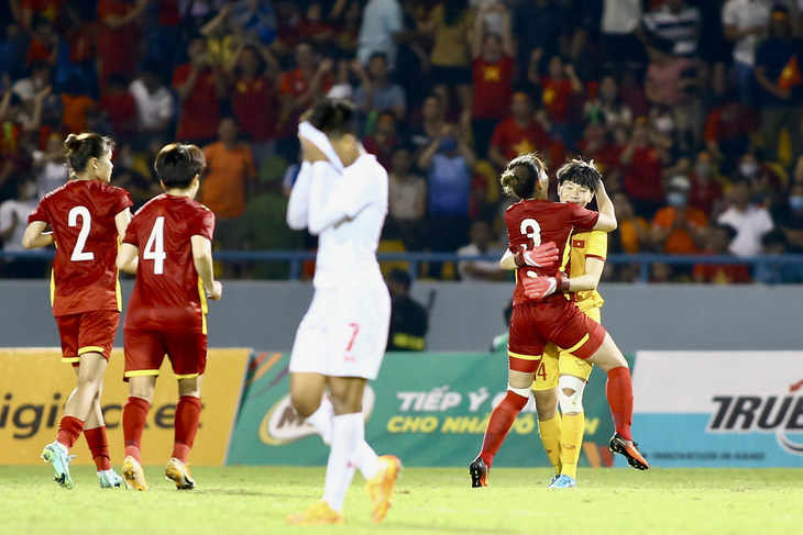 Đội tuyển nữ Việt Nam được thưởng 1,3 tỉ đồng - Ảnh 1.