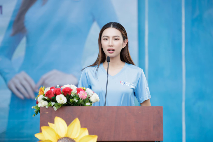 Văn Mai Hương ngừng hát phòng trà vì chai sạn cảm xúc, Tlinh xuất hiện tại quảng trường Thời Đại - Ảnh 7.