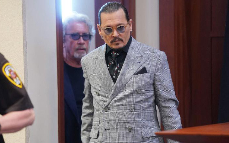 Johnny Depp mất dần bạn bè, sự nghiệp lao dốc vì nghiện ngập
