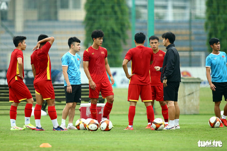 HLV thể lực Park tập với 5 cầu thủ U23 Việt Nam - Ảnh 1.