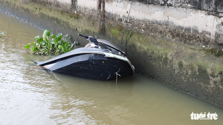 Vụ môtô nước tông sà lan, 2 người chết: Môtô nước không được chạy trên sông Sài Gòn - Ảnh 1.