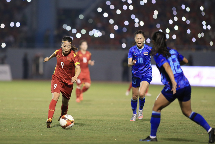 FE CREDIT thưởng nóng 3 tỉ đồng cho đội tuyển bóng đá nữ Việt Nam - Ảnh 2.