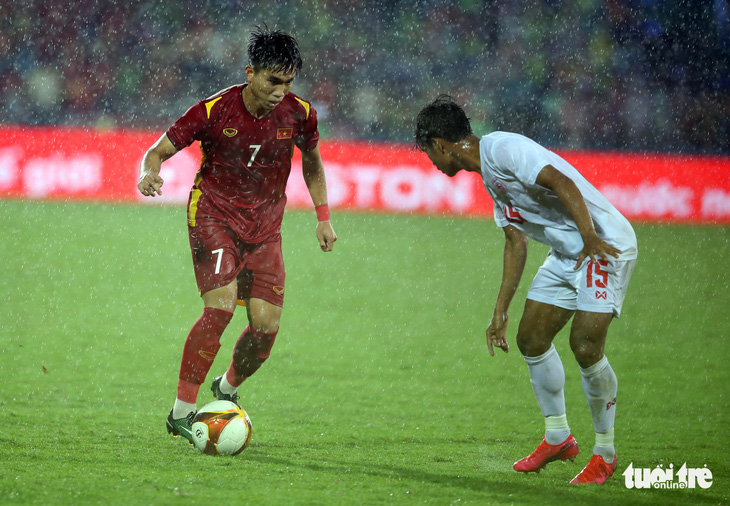 Trời mưa sẽ gây khó như thế nào cho trận chung kết U23 Việt Nam - U23 Thái Lan? - Ảnh 1.
