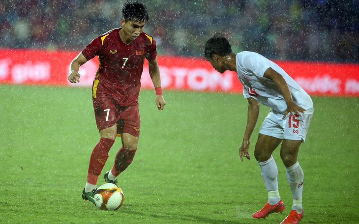 Trời mưa sẽ gây khó như thế nào cho trận chung kết U23 Việt Nam - U23 Thái Lan?