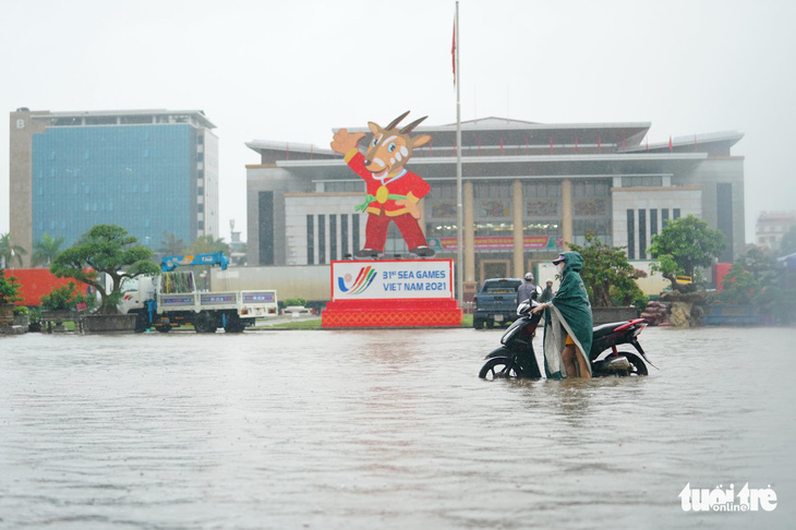 Bắc Ninh, Bắc Giang ngập lênh láng, ôtô chìm trong nước - Ảnh 5.