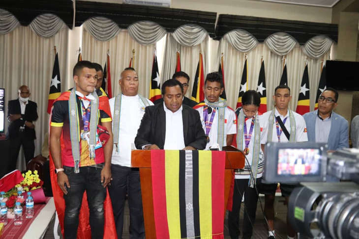 Các người hùng Timor-Leste cầm theo nón lá, quốc kỳ Việt Nam ăn mừng tại quê nhà - Ảnh 4.