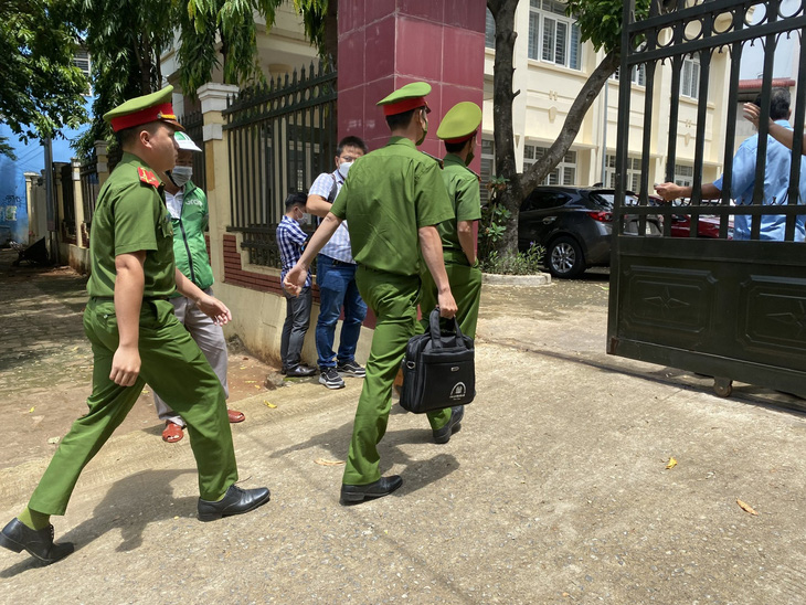 Khởi tố, bắt tạm giam giám đốc và 4 cán bộ CDC Đắk Lắk liên quan vụ mua sắm kit xét nghiệm Việt Á - Ảnh 2.