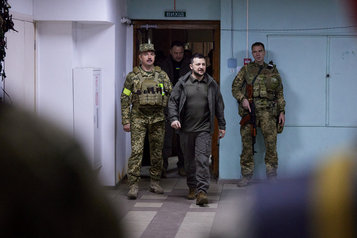 Tổng thống Ukraine đến thăm Kharkov, cách chức lãnh đạo an ninh - Ảnh 1.