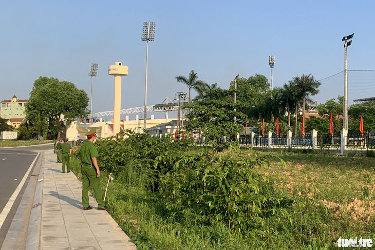Ít nhất 15 nhân sự công an quanh sân Việt Trì để đảm bảo tuyệt đối việc U23 Việt Nam tập kín - Ảnh 1.