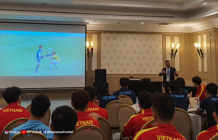 U23 Việt Nam học lại luật chơi trước vòng chung kết U23 châu Á 2022 - Ảnh 1.