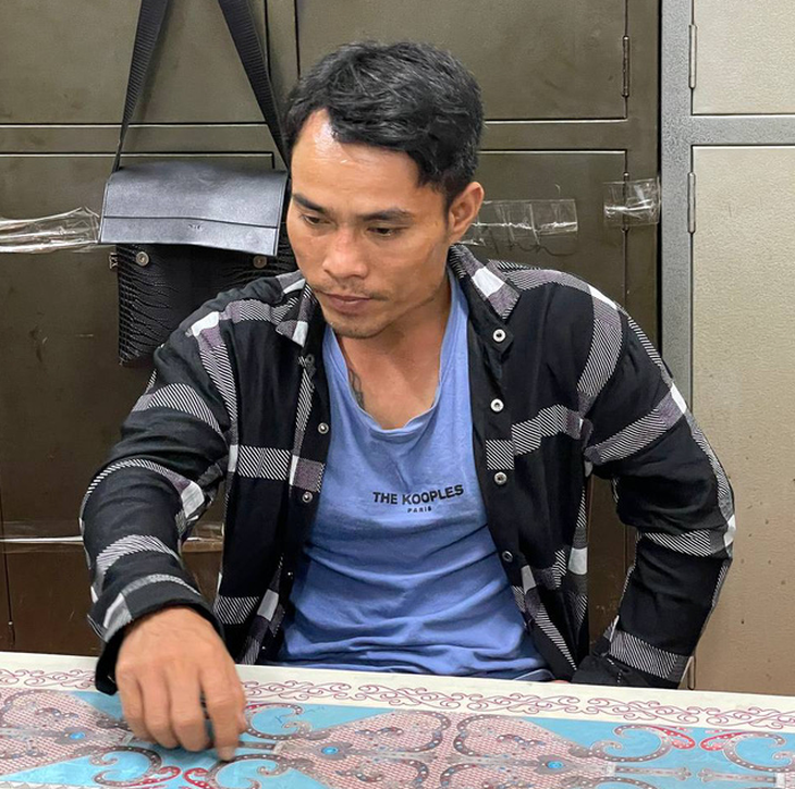 Vụ cha mẹ và con gái chết trong nhà: Kẻ gây án bị bắt trước khi trốn sang Campuchia - Ảnh 1.