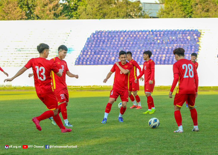 U23 Việt Nam tập buổi đầu tiên tại Uzbekistan, chuẩn bị cho trận gặp U23 Thái Lan - Ảnh 1.