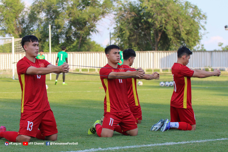U23 Việt Nam tập buổi đầu tiên tại Uzbekistan, chuẩn bị cho trận gặp U23 Thái Lan - Ảnh 3.