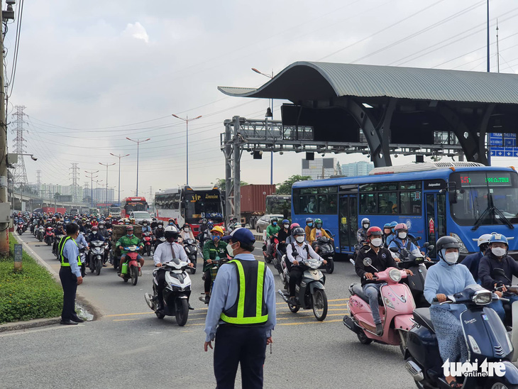 Không thay đổi phương án phân luồng giao thông tại trạm thu phí xa lộ Hà Nội - Ảnh 2.