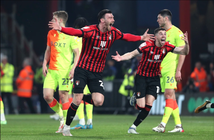 Tiền đạo dự bị đưa CLB Bournemouth trở lại Premier League - Ảnh 1.