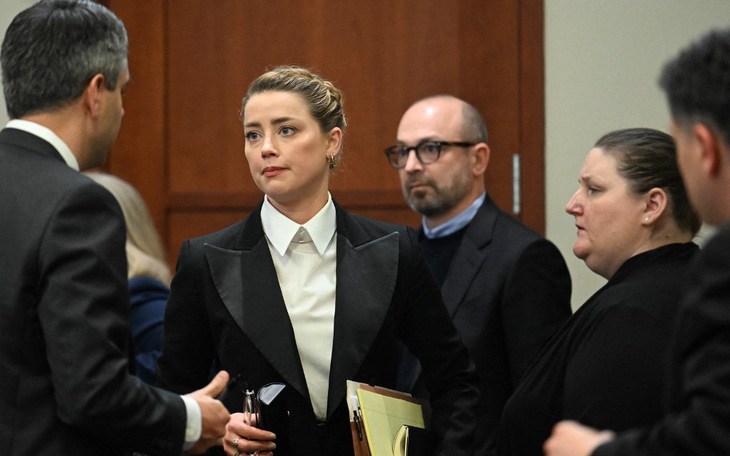 Luật sư: Amber Heard mới là 