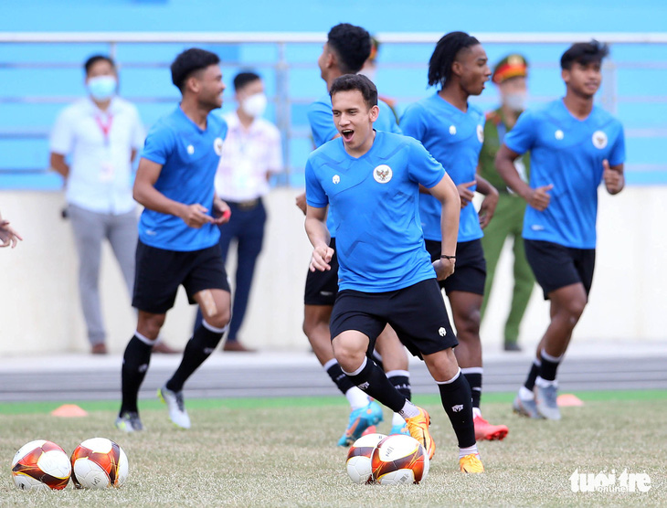 Xem đối thủ của U23 Việt Nam luyện tập trước ngày đụng độ - Ảnh 2.