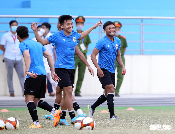 Xem đối thủ của U23 Việt Nam luyện tập trước ngày đụng độ - Ảnh 1.