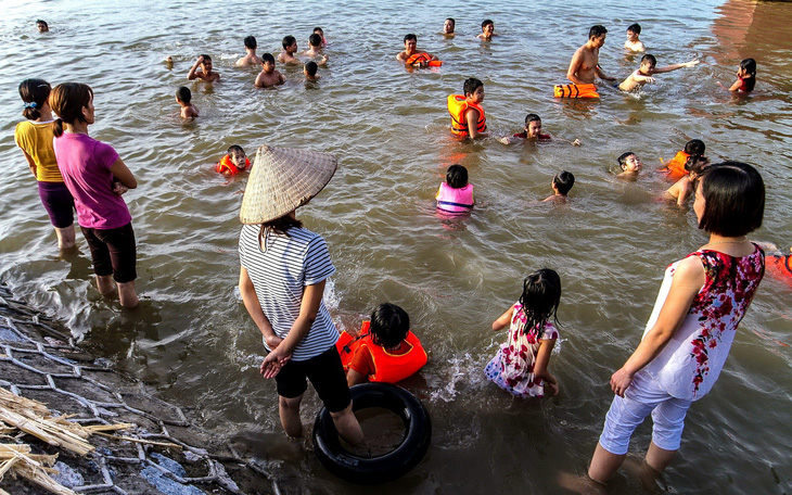 Gần đây, trẻ đuối nước nhiều quá, ngăn chặn quá khó