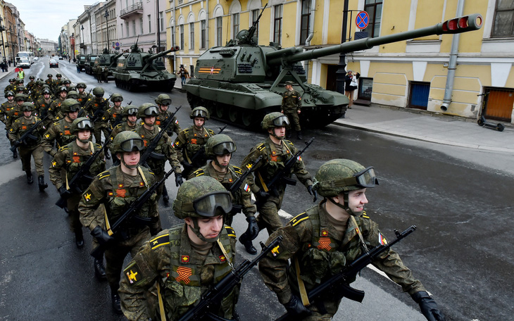 Nga diễn tập cho lễ duyệt binh, hàng ngàn binh lính, xe tăng, tên lửa