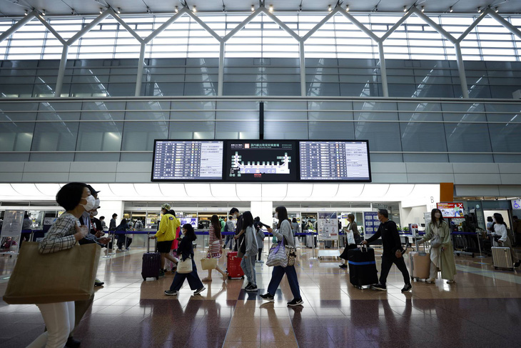 Mất gần 170 tỉ USD vì không khách du lịch, Nhật cân nhắc nới lỏng nhập cảnh - Ảnh 1.