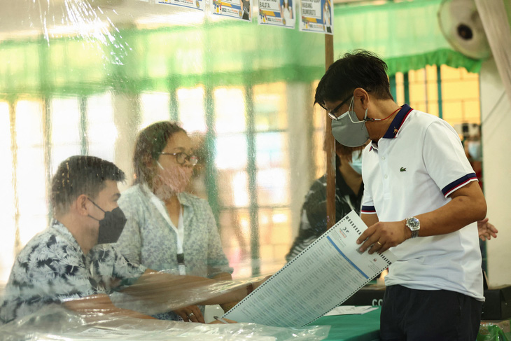 Tấn công bằng lựu đạn tại điểm bỏ phiếu ở Philippines - Ảnh 2.