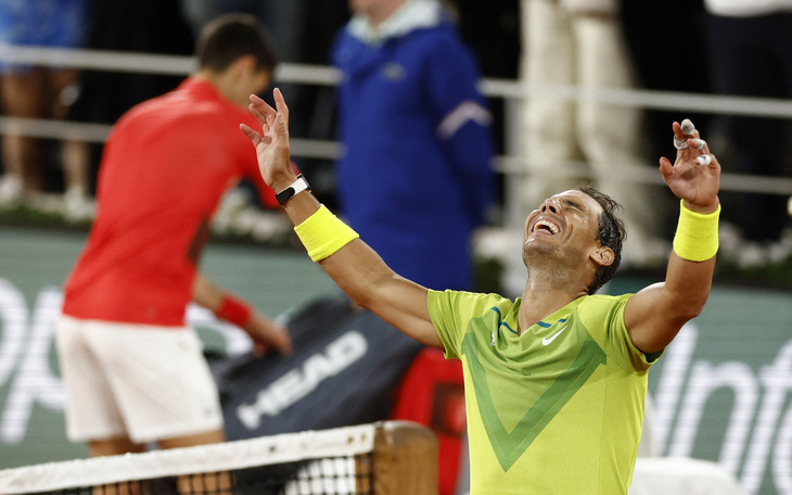 Nadal đánh bại Djokovic ở tứ kết Roland Garros 2022