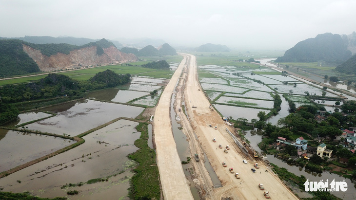 Cao tốc Mai Sơn - quốc lộ 45 chạy nước rút để hoàn thành vào tháng 12-2022 - Ảnh 2.