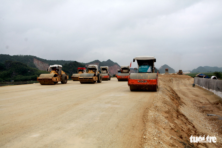 Cao tốc Mai Sơn - quốc lộ 45 chạy nước rút để hoàn thành vào tháng 12-2022 - Ảnh 1.