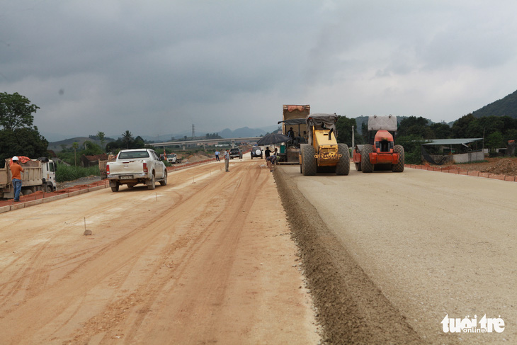 Cao tốc Mai Sơn - quốc lộ 45 chạy nước rút để hoàn thành vào tháng 12-2022 - Ảnh 6.