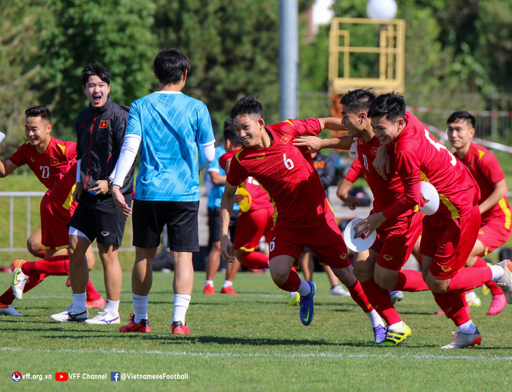 HLV Gong Oh Kyun bất ngờ thay đổi danh sách 23 cầu thủ đăng ký Giải U23 châu Á 2022 - Ảnh 1.