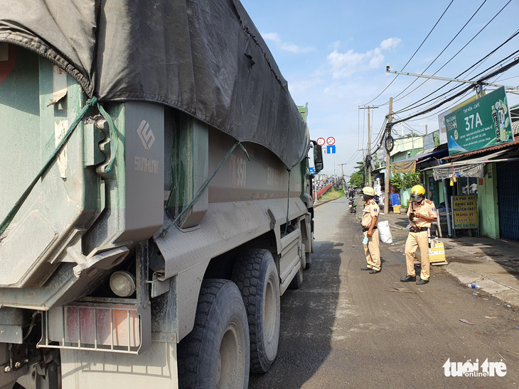 TP.HCM siết chặt kiểm soát, ‘trị’ xe quá tải - Ảnh 1.