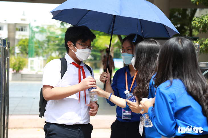 Thí sinh khen đề thi văn lớp 10 Đà Nẵng hay, dễ lấy điểm 8 - Ảnh 3.