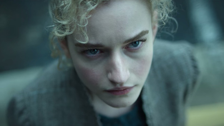 Julia Garner: Dám điên, dám bẩn thỉu - Ảnh 1.