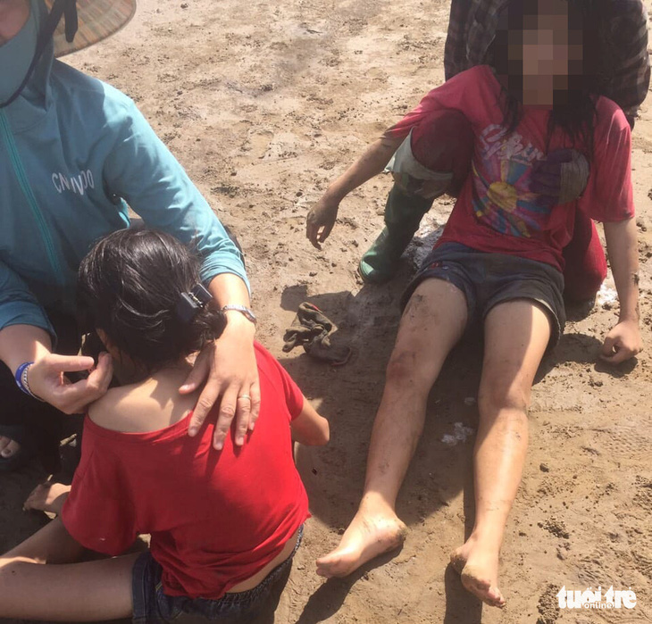 Một thanh niên cứu hai bé gái khỏi đuối nước - Ảnh 3.