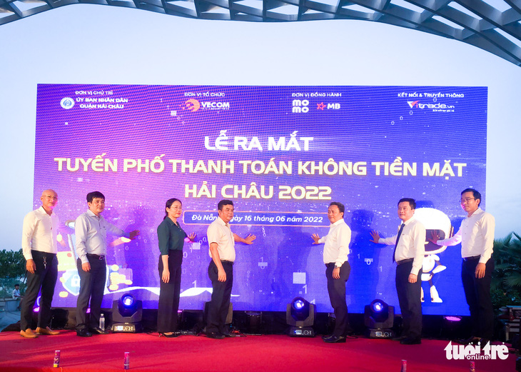 Ra mắt hai tuyến phố không tiền mặt ở trung tâm TP Đà Nẵng - Ảnh 1.