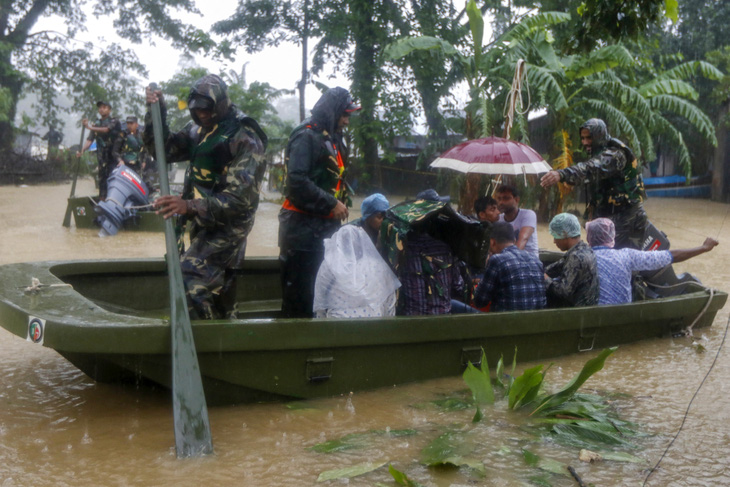 41 người chết, hàng triệu người ảnh hưởng do mưa lũ ở Bangladesh, Ấn Độ - Ảnh 1.