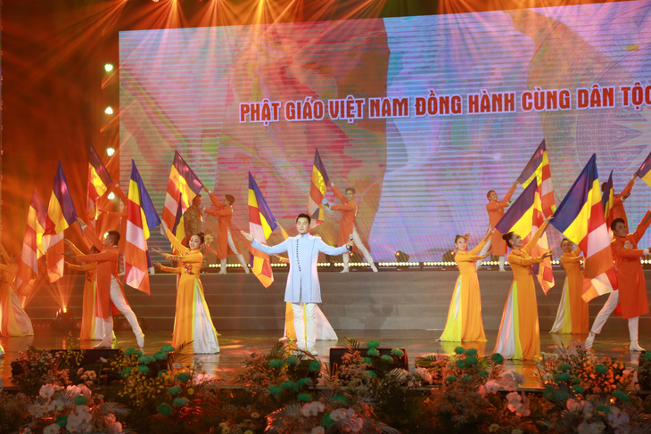 Vân Khánh, Nguyễn Phi Hùng, Thùy Trang hát ngợi ca Phật giáo - Ảnh 3.