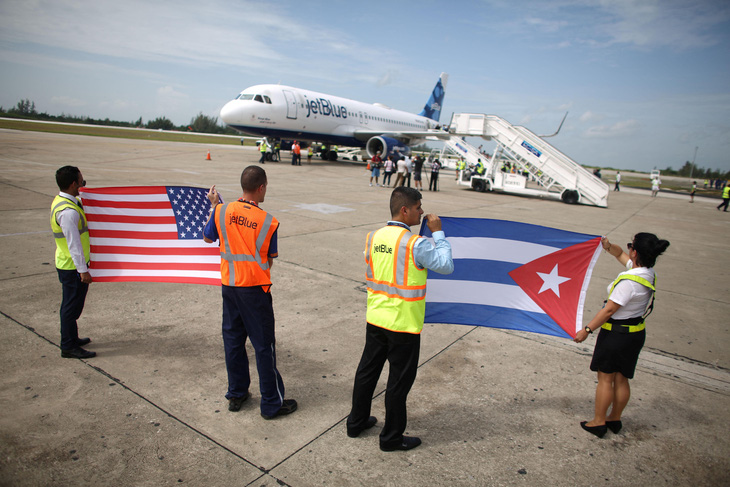 Mỹ bỏ một số hạn chế đối với chuyến bay đến Cuba - Ảnh 1.