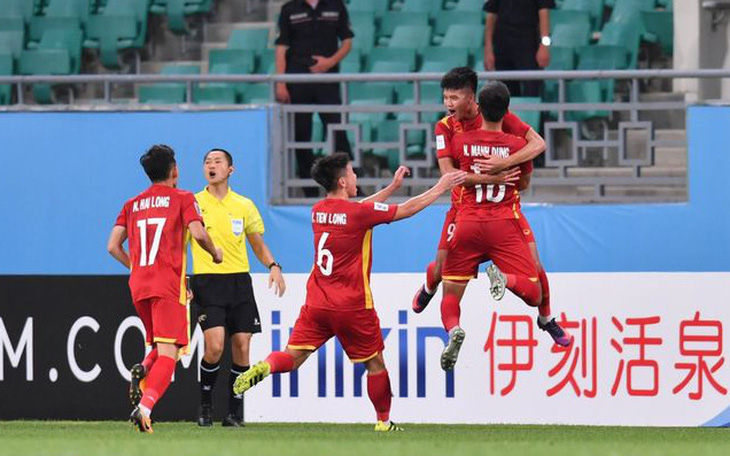U23 Việt Nam đánh rơi chiến thắng trước U23 Thái Lan ở phút bù giờ