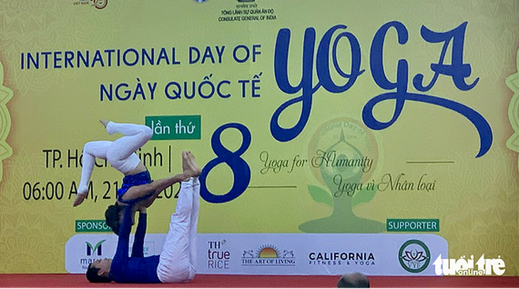Hơn 1.000 người đồng diễn hưởng ứng Ngày quốc tế yoga 2022 - Ảnh 3.