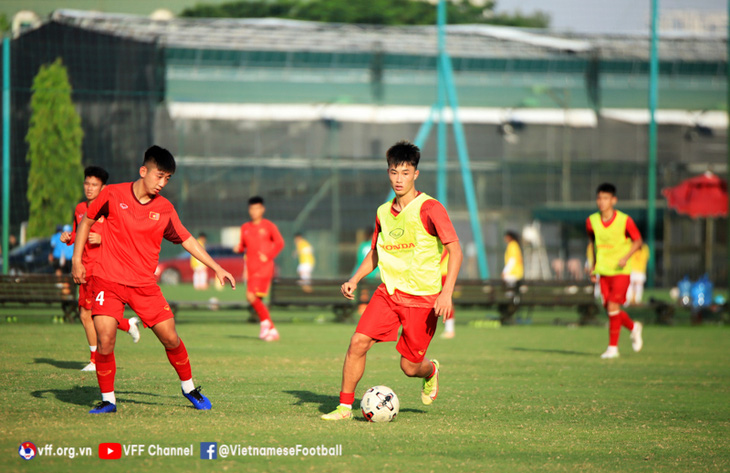 U19 Việt Nam tăng tính cạnh tranh khi có 2 cầu thủ U23 Việt Nam - Ảnh 1.