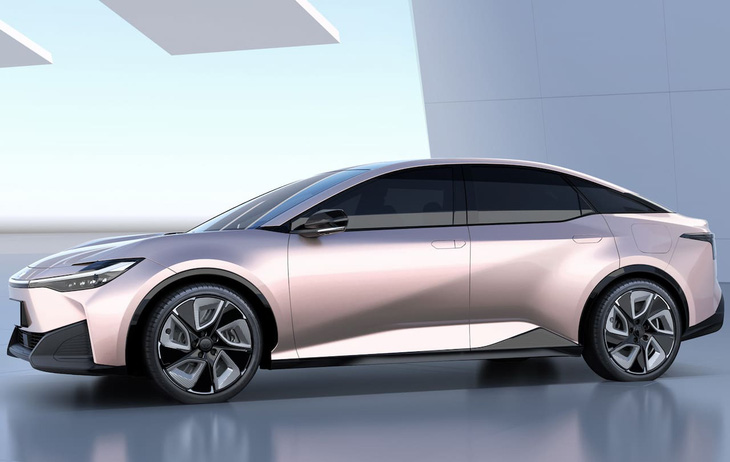Sedan thuần điện đầu tiên của Toyota lộ diện: Lớn hơn Altis, nhỏ hơn Camry - Ảnh 1.