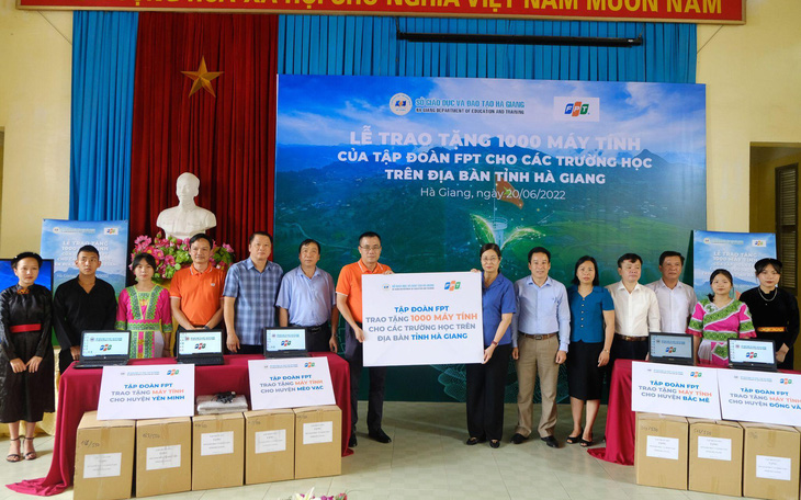 Tập đoàn FPT tặng 1.000 máy tính cho học sinh tỉnh Hà Giang