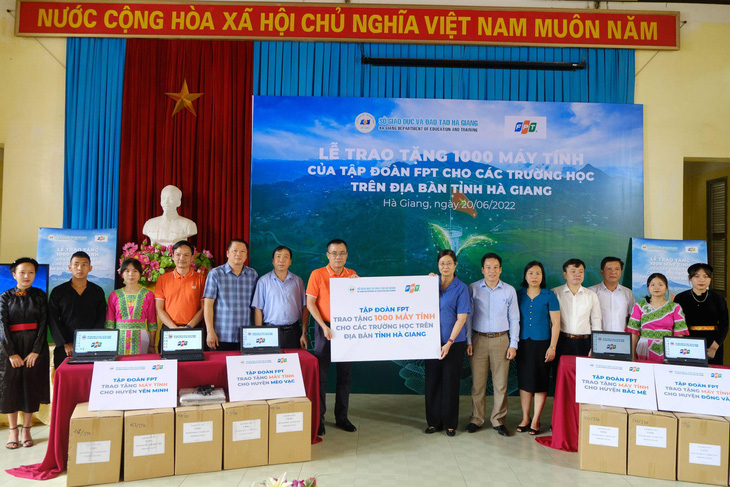 Tập đoàn FPT tặng 1.000 máy tính cho học sinh tỉnh Hà Giang - Ảnh 1.